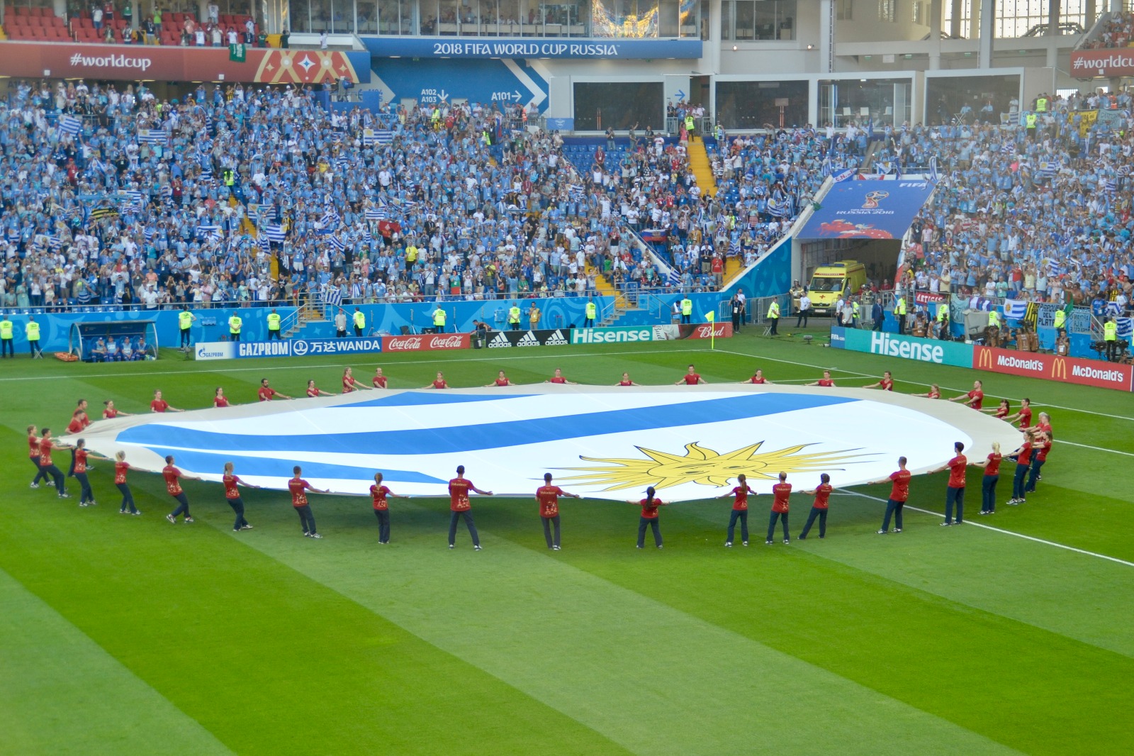 Bandeira do Uruguai no gramado em fotografia de arquivo