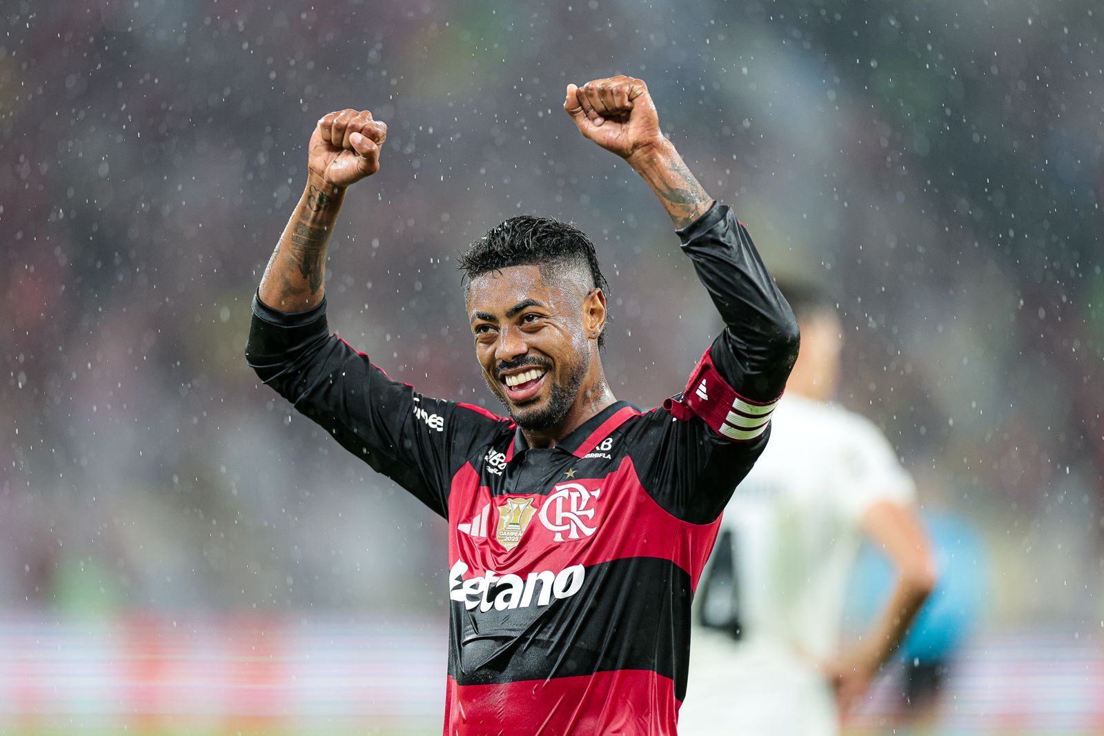 Bruno Henrique comemora na partida entre Flamengo e Corinthians pelo Brasileirão.