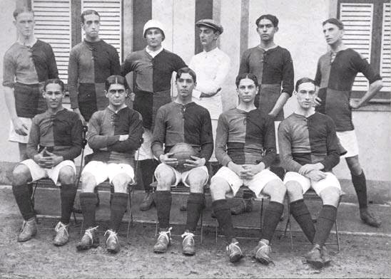 Equipe de futebol do Flamengo reunida em 1912.