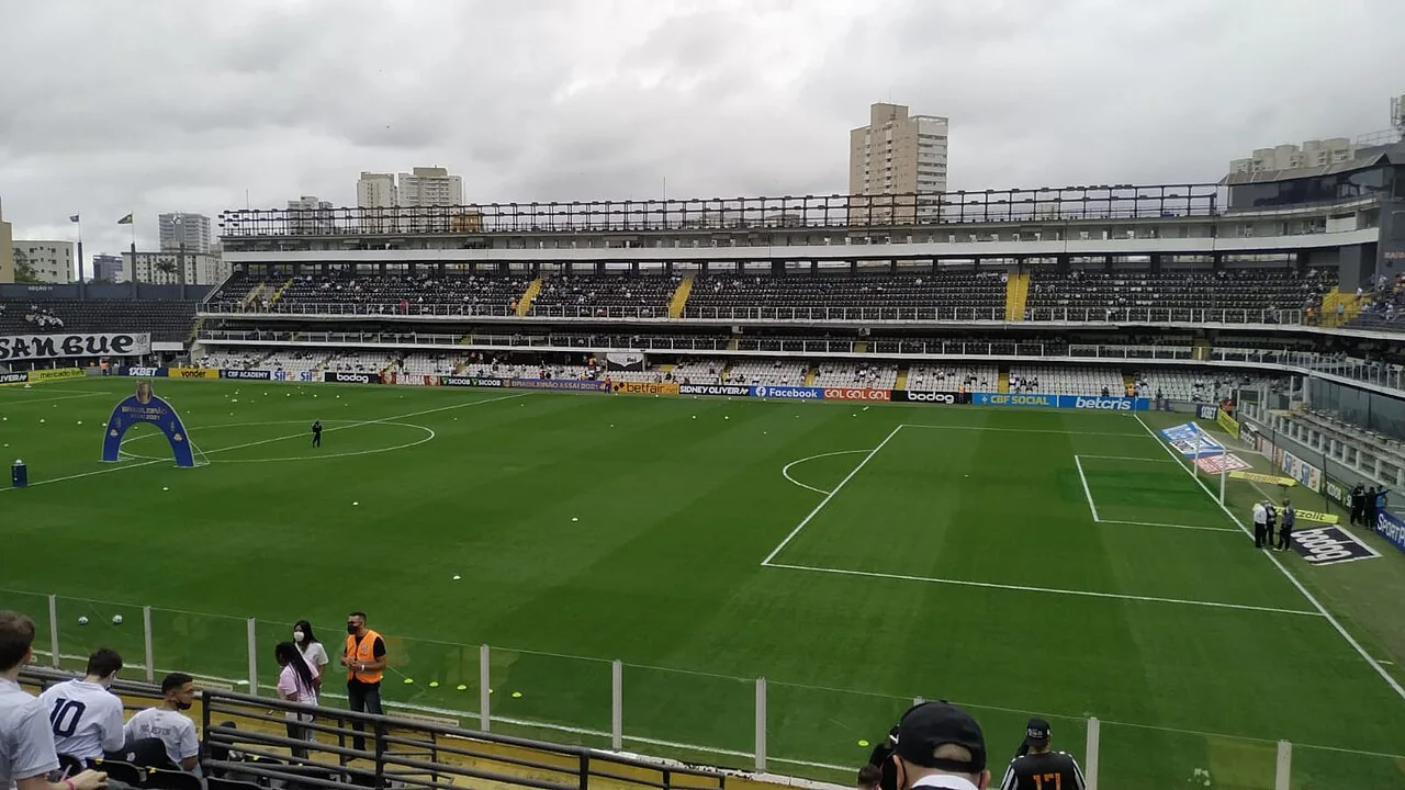Vila Belmiro antes de Santos x Grêmio, em outubro de 2021.