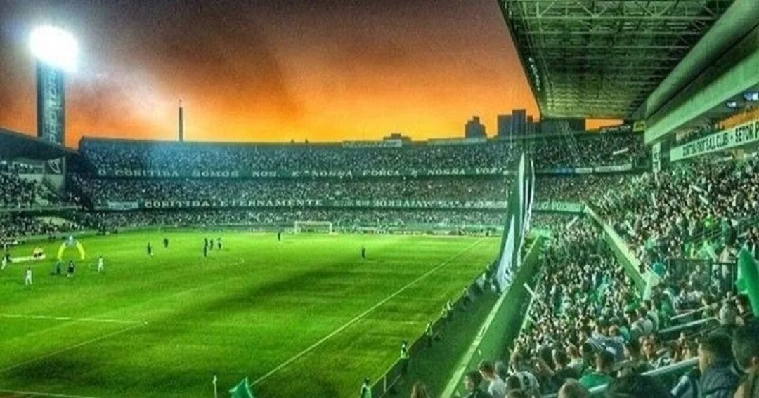 Torcedores no Estádio Couto Pereira.